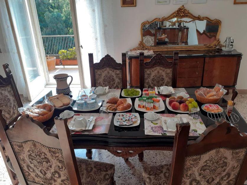 A Casa Di Adele Acomodação com café da manhã Caserta Exterior foto